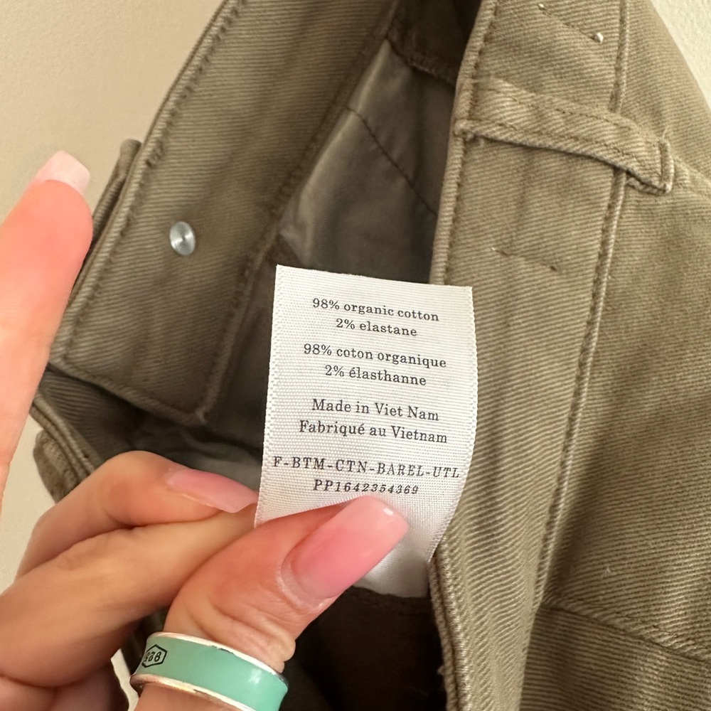 Everlane Utility Barrel Pants in Olive - Picture 9 of 12
